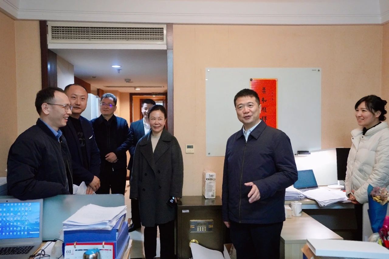 温暖启航，，，，，共赴新篇！—— 省asiagame集团向导走访慰问干部职工